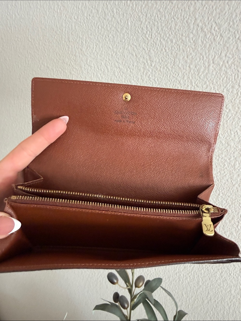 LOUIS VUITTON MONOGRAM SARAH WALLET authentic - Picture 5 of 12